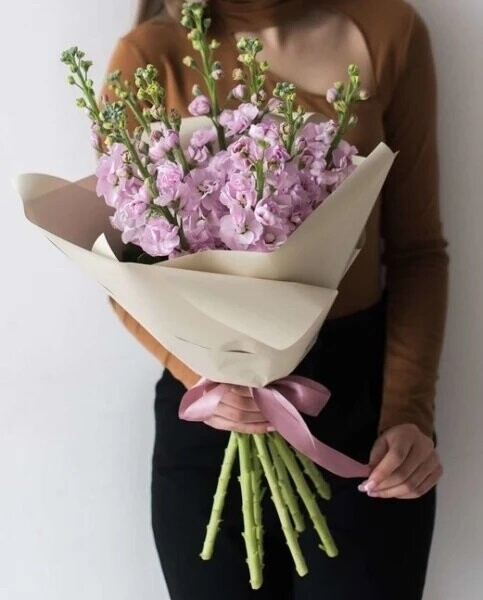 Букет из 9 маттиолы, артикул F1159925 - 4500 рублей, доставка по городу. Flawery - доставка цветов