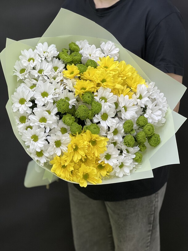 Букет из 15 кустовых хризантем, артикул F1192540 - 6100 рублей, доставка по городу. Flawery - доставка цветов