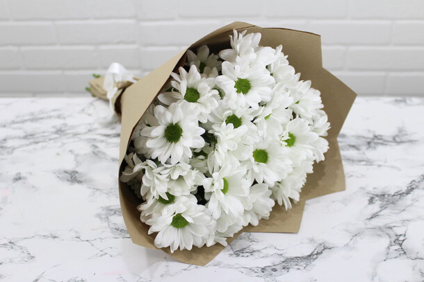 Букет из 5 кустовых хризантем, артикул F22234 - 2500 рублей, доставка по городу. Flawery - доставка цветов