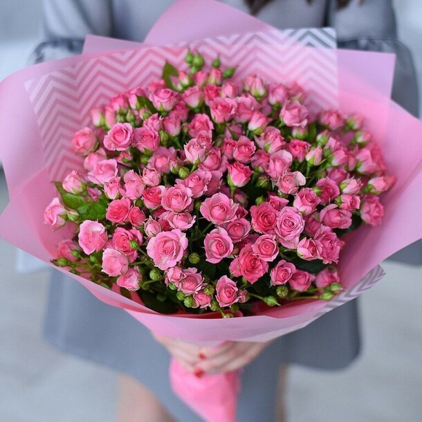 29 кустовых роз в коробке, артикул F23398 - 10500 рублей, доставка по городу. Flawery - доставка цветов