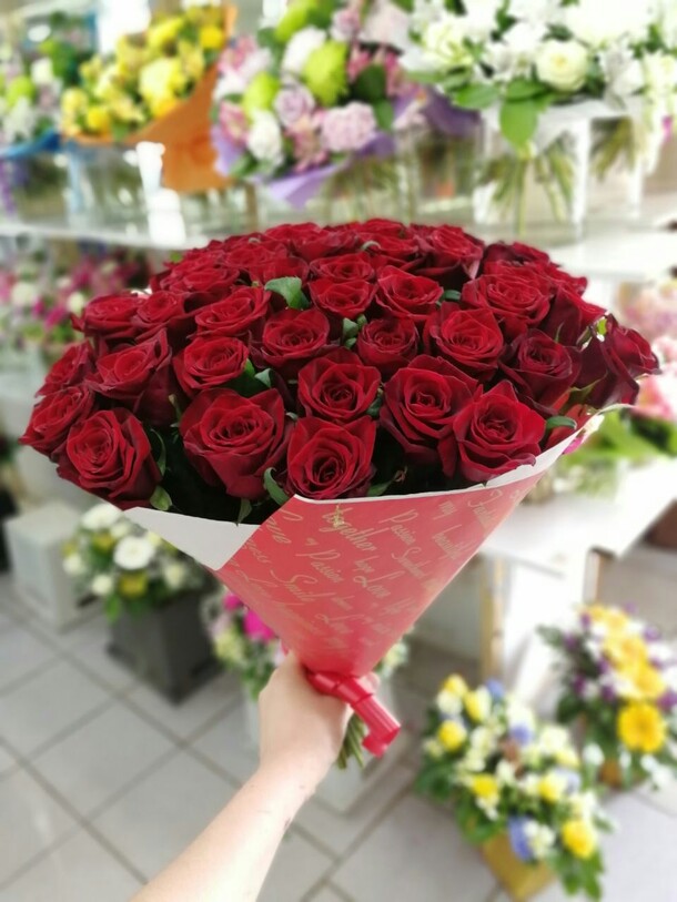 Букет из 51 розы недорого, артикул F23415 - 8600 рублей, доставка по городу. Flawery - доставка цветов