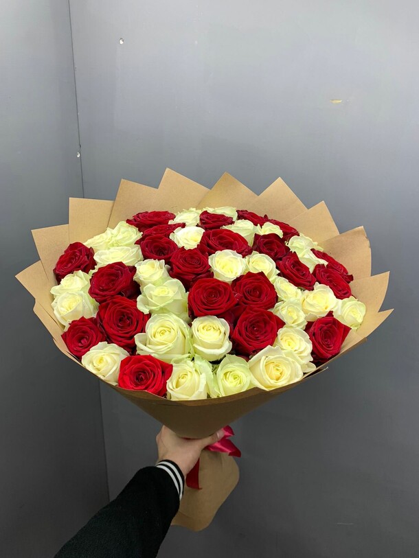 Букет из 51 розы 60 см 💝😍🥰🎁, артикул F23426 - 9400 рублей, доставка по городу. Flawery - доставка цветов