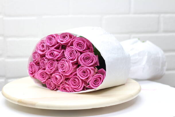 Букет из 19 роз, артикул F32010 - 4700 рублей, доставка по городу. Flawery - доставка цветов