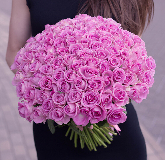 Букет из 101 розы, артикул F59403 - 17500 рублей, доставка по городу. Flawery - доставка цветов