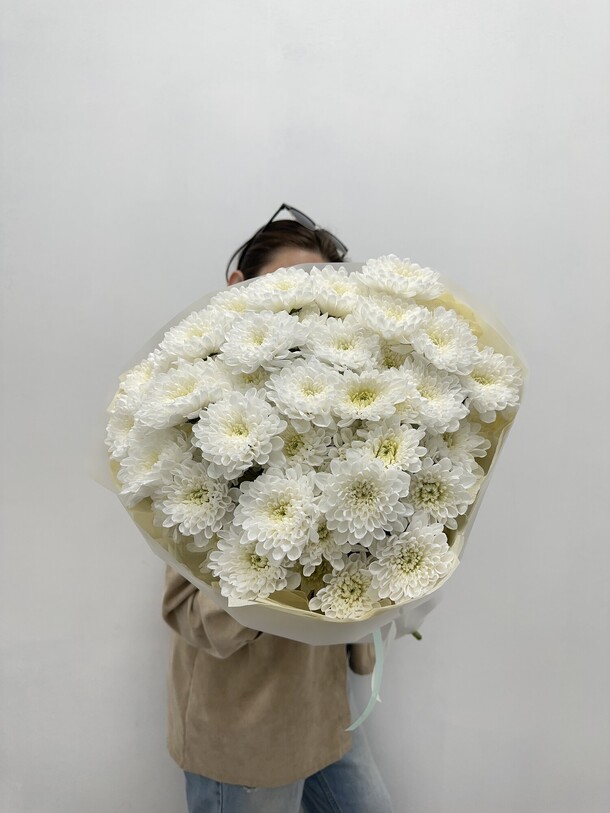 Букет из кустовых хризантем, артикул F1200225 - 4490 рублей, доставка по городу. Flawery - доставка цветов