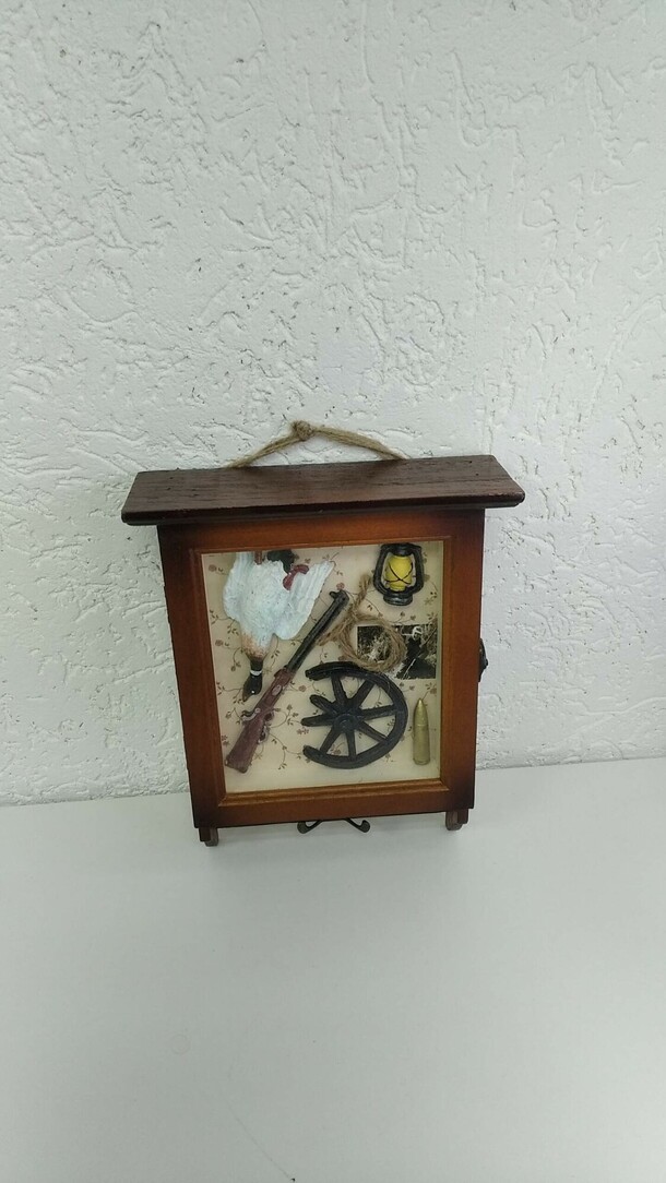 Ключница "охота", артикул F1256880 - 1680 рублей, доставка по городу. Flawery - доставка цветов