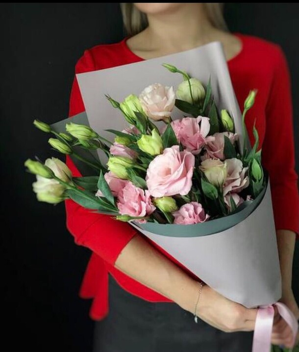 Букет с эустомой, артикул F1094087 - 4283 рублей, доставка по городу. Flawery - доставка цветов