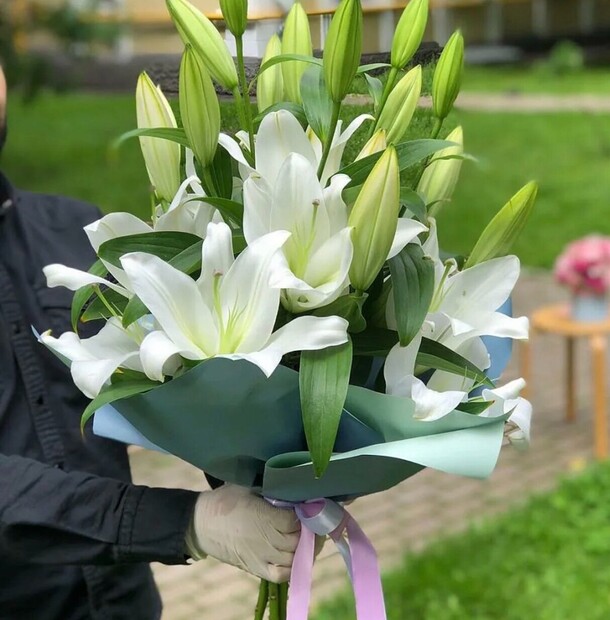 Букет из лилии, артикул F1094091 - 4502 рублей, доставка по городу. Flawery - доставка цветов