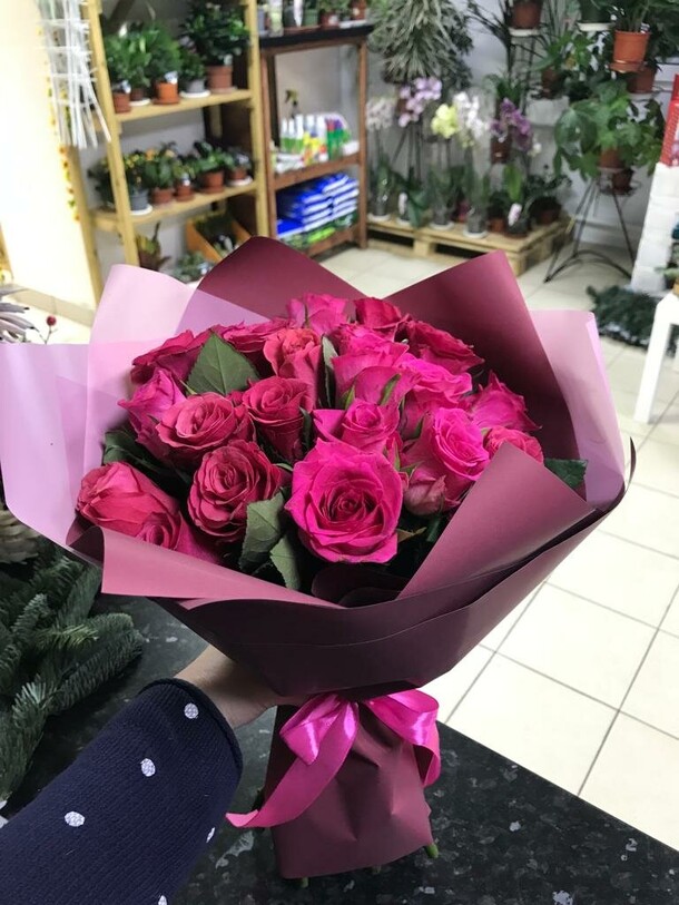 Букет из 19 роз, артикул F1094330 - 4235 рублей, доставка по городу. Flawery - доставка цветов