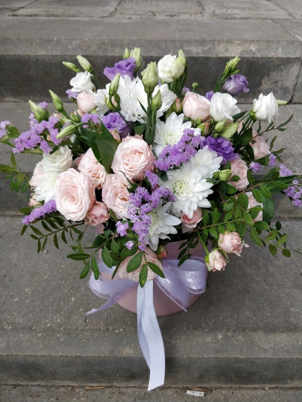 Коробка с цветами, артикул F1121634 - 7885 рублей, доставка по городу. Flawery - доставка цветов