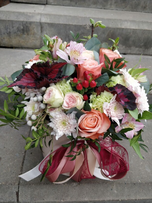 Композиция в коробке, артикул F1129489 - 6131 рублей, доставка по городу. Flawery - доставка цветов