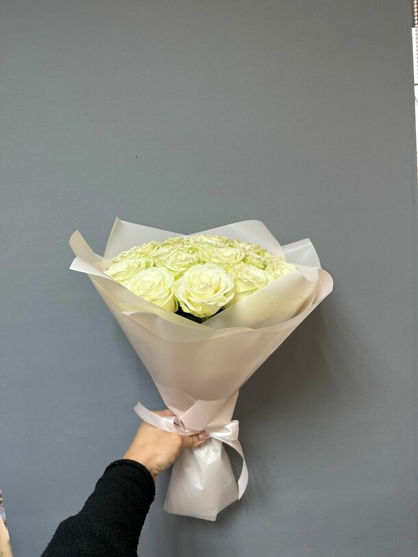 Букет из 17 роз, артикул F1172587 - 3881 рублей, доставка по городу. Flawery - доставка цветов