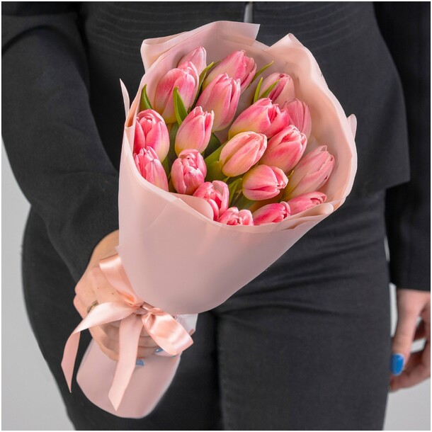 Букет из 19 розовых тюльпан, артикул F1173889 - 8770 рублей, доставка по городу. Flawery - доставка цветов