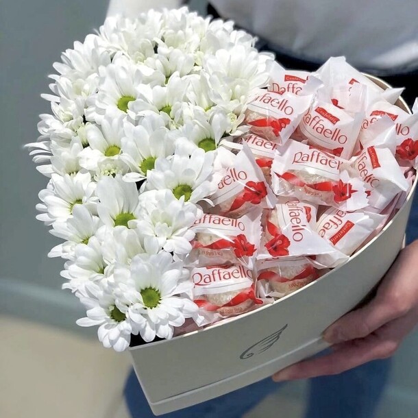 Композиция с рафаэлло, артикул F1174516 - 3850 рублей, доставка по городу. Flawery - доставка цветов