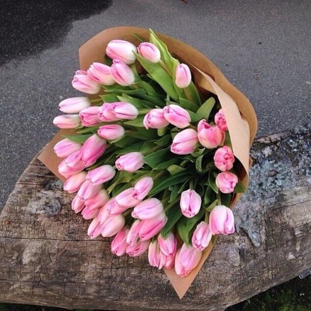 Букет 33 тюльпана, артикул F1177355 - 12768 рублей, доставка по городу. Flawery - доставка цветов