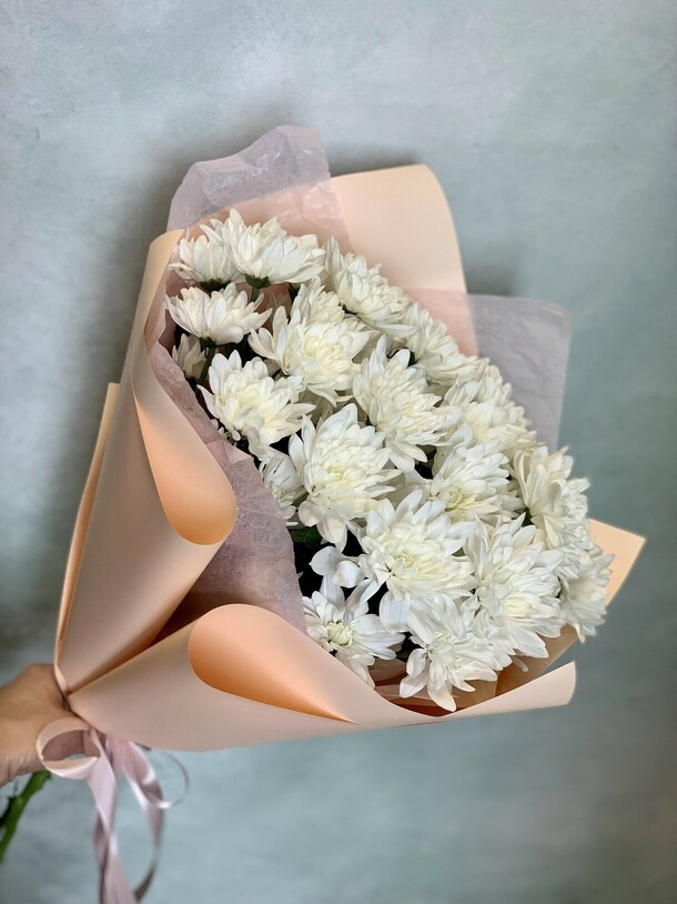 Букет из 5 хризантем, артикул F1184145 - 3606 рублей, доставка по городу. Flawery - доставка цветов