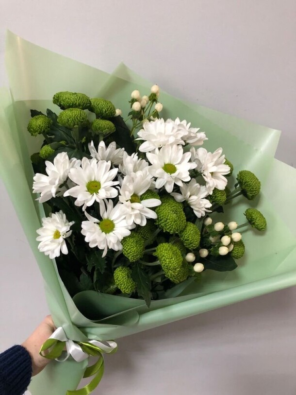 Букет из хризантемы, артикул F1205878 - 4360 рублей, доставка по городу. Flawery - доставка цветов