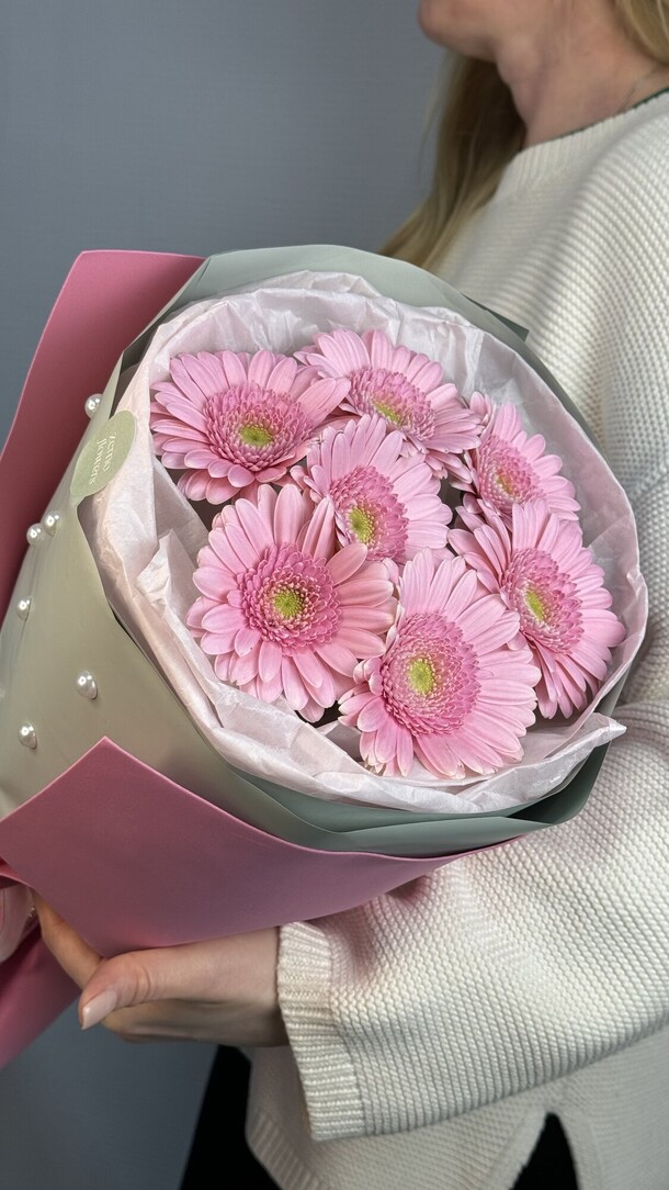 Букет с герберой, артикул F1249644 - 3807 рублей, доставка по городу. Flawery - доставка цветов