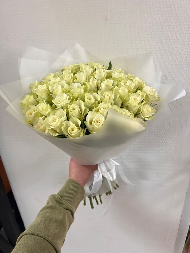 Букет из 45 роз, артикул F1249693 - 7306 рублей, доставка по городу. Flawery - доставка цветов