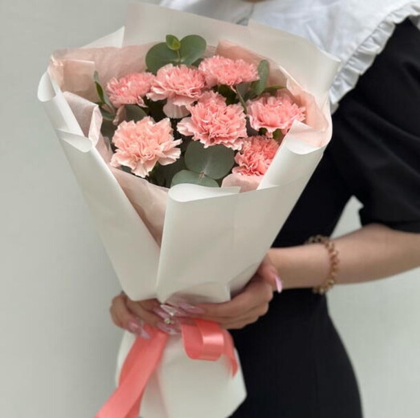 Букет из 7 диантусов, артикул F1404228 - 3785 рублей, доставка по городу. Flawery - доставка цветов