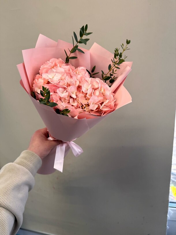 Букет из нежно розовой гортензии, артикул F1404229 - 2386 рублей, доставка по городу. Flawery - доставка цветов