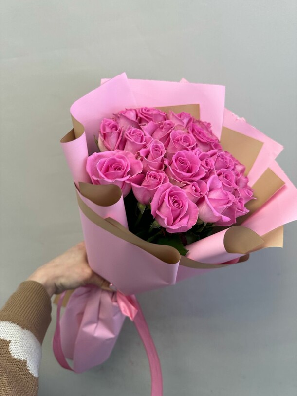 Букет из 25 розовых роз, артикул F1406535 - 4342 рублей, доставка по городу. Flawery - доставка цветов