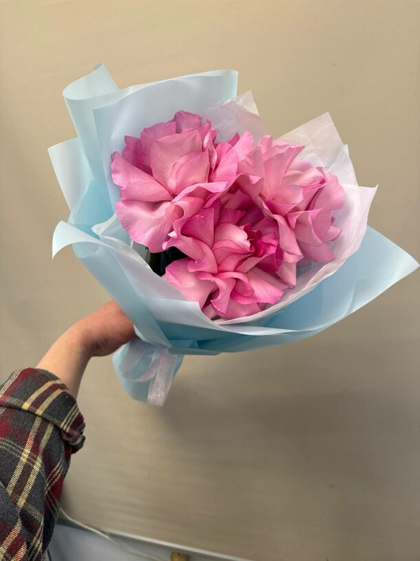 Букет из 3 французских роз, артикул F1428355 - 2914 рублей, доставка по городу. Flawery - доставка цветов