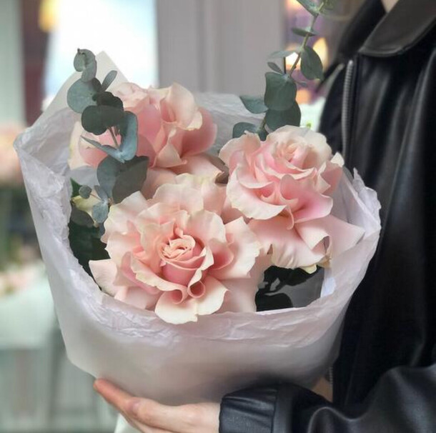 Букет из ажурных роз, артикул F1457600 - 3807 рублей, доставка по городу. Flawery - доставка цветов