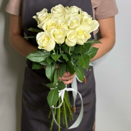 Букет из белых роз 15 шт. 50 см, артикул F1180709 - 3510 рублей, доставка по городу. Flawery - доставка цветов