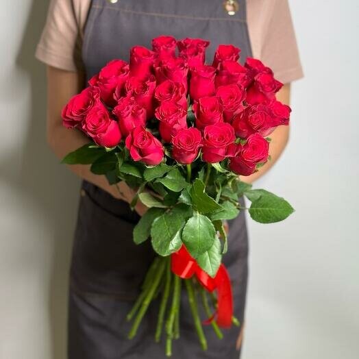25 красных роз, артикул F1196329 - 6110 рублей, доставка по городу. Flawery - доставка цветов