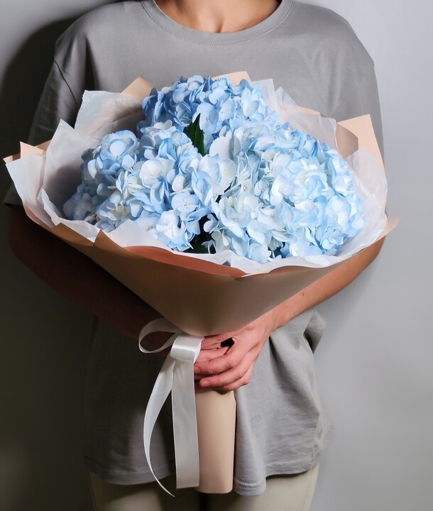 Голубая гортензия, артикул F1201127 - 3515 рублей, доставка по городу. Flawery - доставка цветов