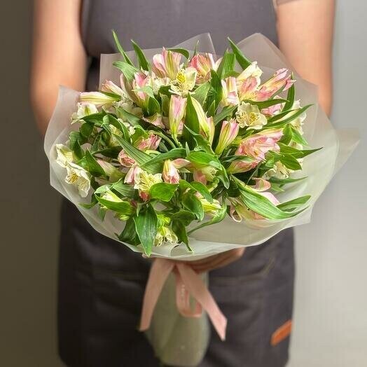 Букет из альстромерий 11 шт., артикул F1211429 - 3849 рублей, доставка по городу. Flawery - доставка цветов