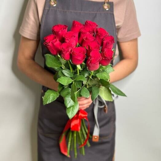 Красные розы 15 шт 50 см, артикул F1289946 - 3995 рублей, доставка по городу. Flawery - доставка цветов