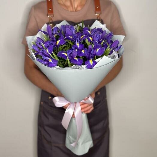 Букет из ирисов 15 шт., артикул F1367899 - 2969 рублей, доставка по городу. Flawery - доставка цветов