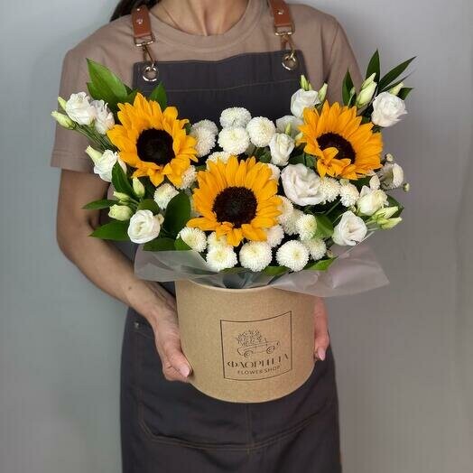 Подсолнухи в крафт коробке, артикул F1402320 - 4729 рублей, доставка по городу. Flawery - доставка цветов