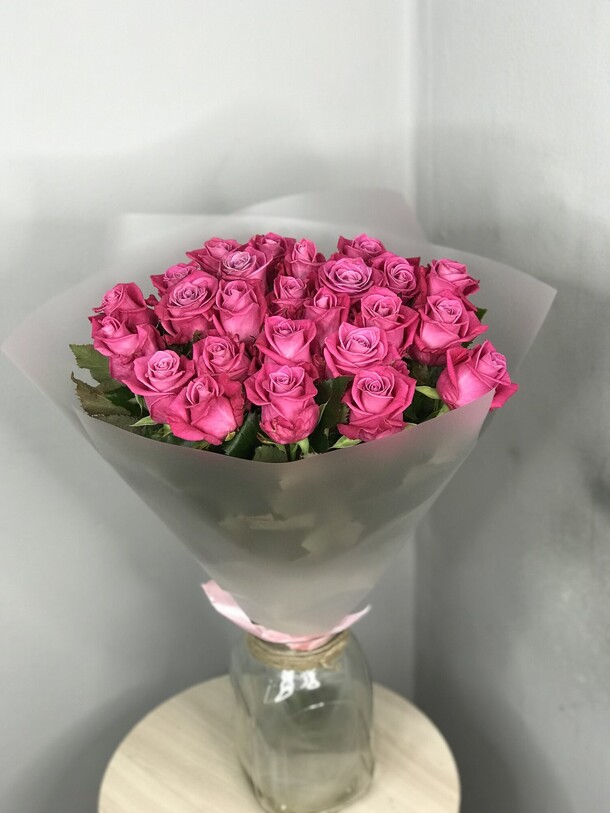 Букет из 21 розы, артикул F1104432 - 6040 рублей, доставка по городу. Flawery - доставка цветов