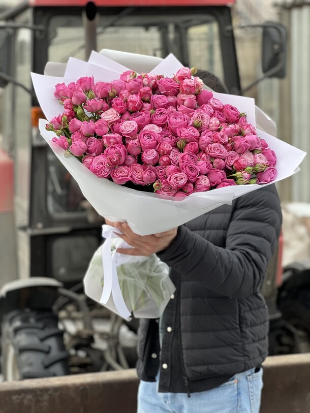 Дуэт из пионовидных кустовых роз, артикул F1118219 - 30262 рублей, доставка по городу. Flawery - доставка цветов