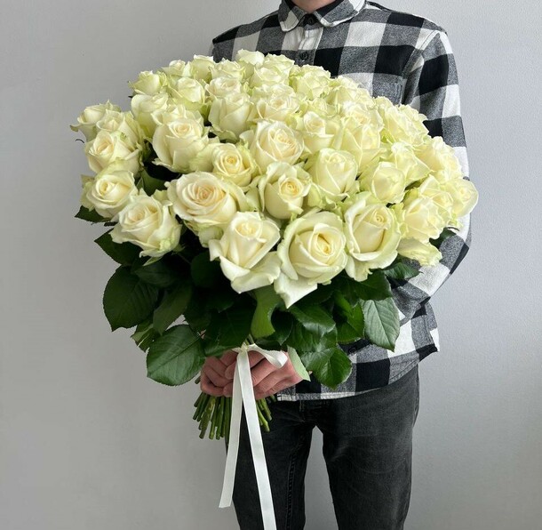 Букет из 49 розы, артикул F1131785 - 12223 рублей, доставка по городу. Flawery - доставка цветов