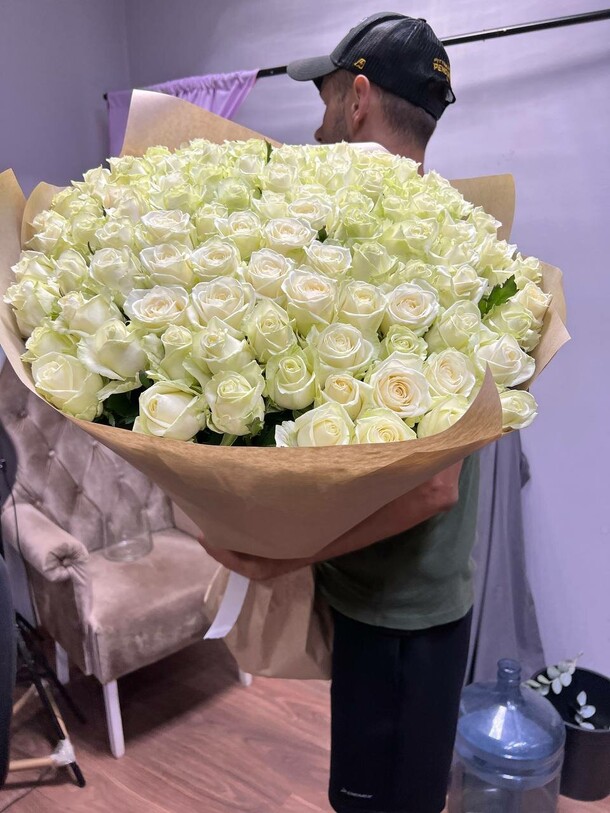 Букет их 101 розы, артикул F1131808 - 29376 рублей, доставка по городу. Flawery - доставка цветов