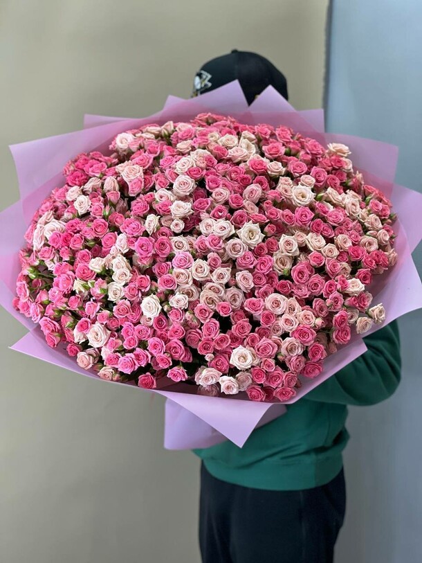 Букет из 51 кустовая роза, артикул F1131852 - 29553 рублей, доставка по городу. Flawery - доставка цветов