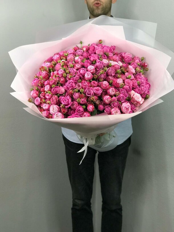 Букет из 29 кустовых роз, артикул F1131858 - 25366 рублей, доставка по городу. Flawery - доставка цветов