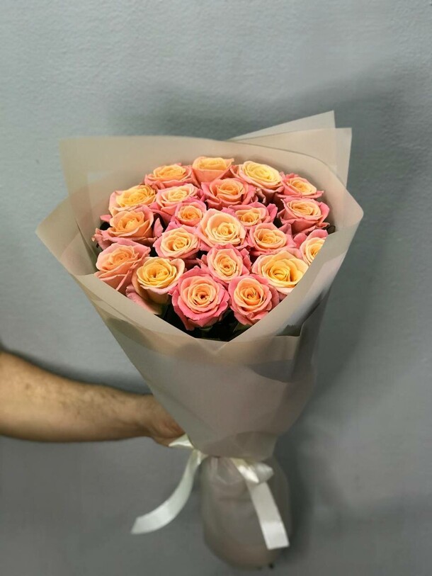 Букет из 21 розы, артикул F1131866 - 5550 рублей, доставка по городу. Flawery - доставка цветов