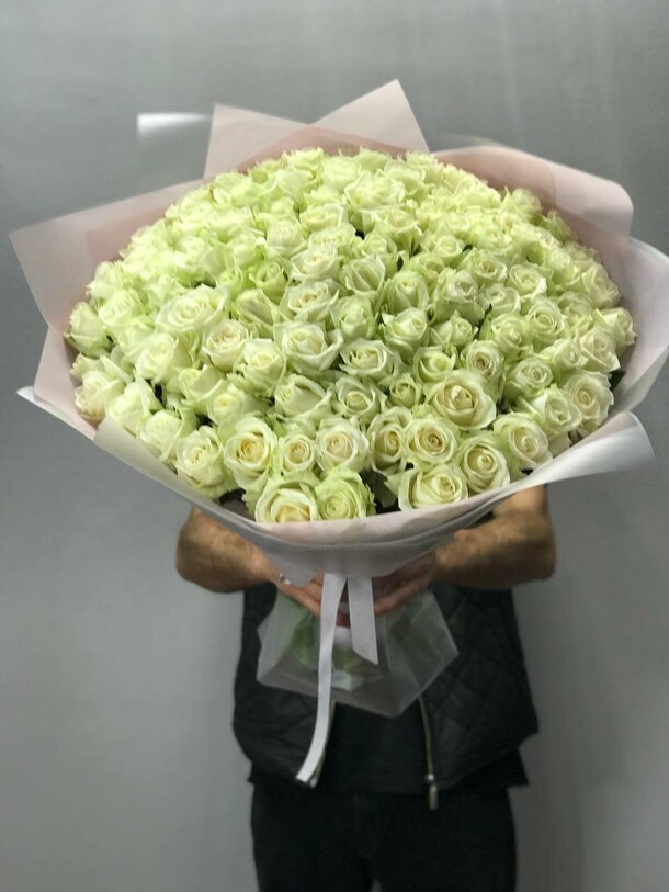 Букет из 101 розы, артикул F1131867 - 25639 рублей, доставка по городу. Flawery - доставка цветов