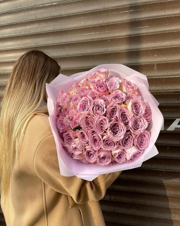Букет из 29 розы, артикул F1131872 - 7812 рублей, доставка по городу. Flawery - доставка цветов