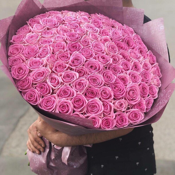 Букет из 101 розы, артикул F1131887 - 25386 рублей, доставка по городу. Flawery - доставка цветов