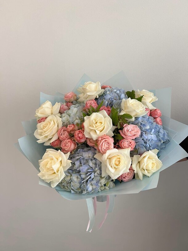 Авторский букет, артикул F1131949 - 12707 рублей, доставка по городу. Flawery - доставка цветов