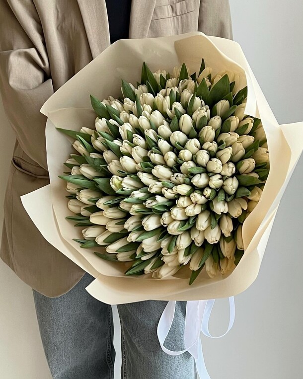 Белые тюльпаны, артикул F1260207 - 30260 рублей, доставка по городу. Flawery - доставка цветов