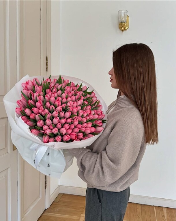 Тюльпан 101, артикул F1388197 - 24500 рублей, доставка по городу. Flawery - доставка цветов