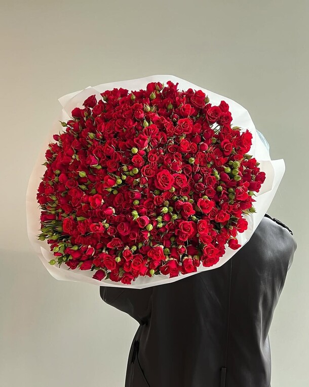 Кустовые розы, артикул F1391256 - 45484 рублей, доставка по городу. Flawery - доставка цветов