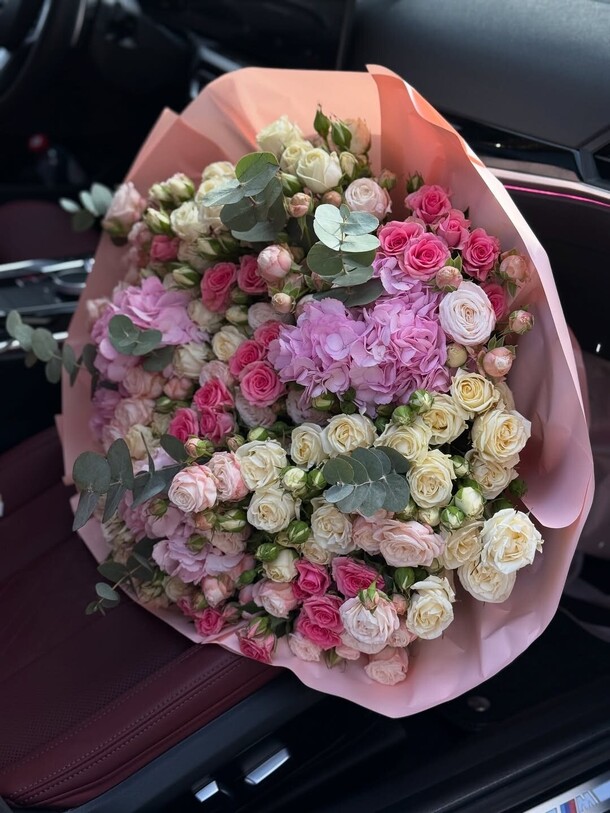 Сборный букет, артикул F1436152 - 22869 рублей, доставка по городу. Flawery - доставка цветов